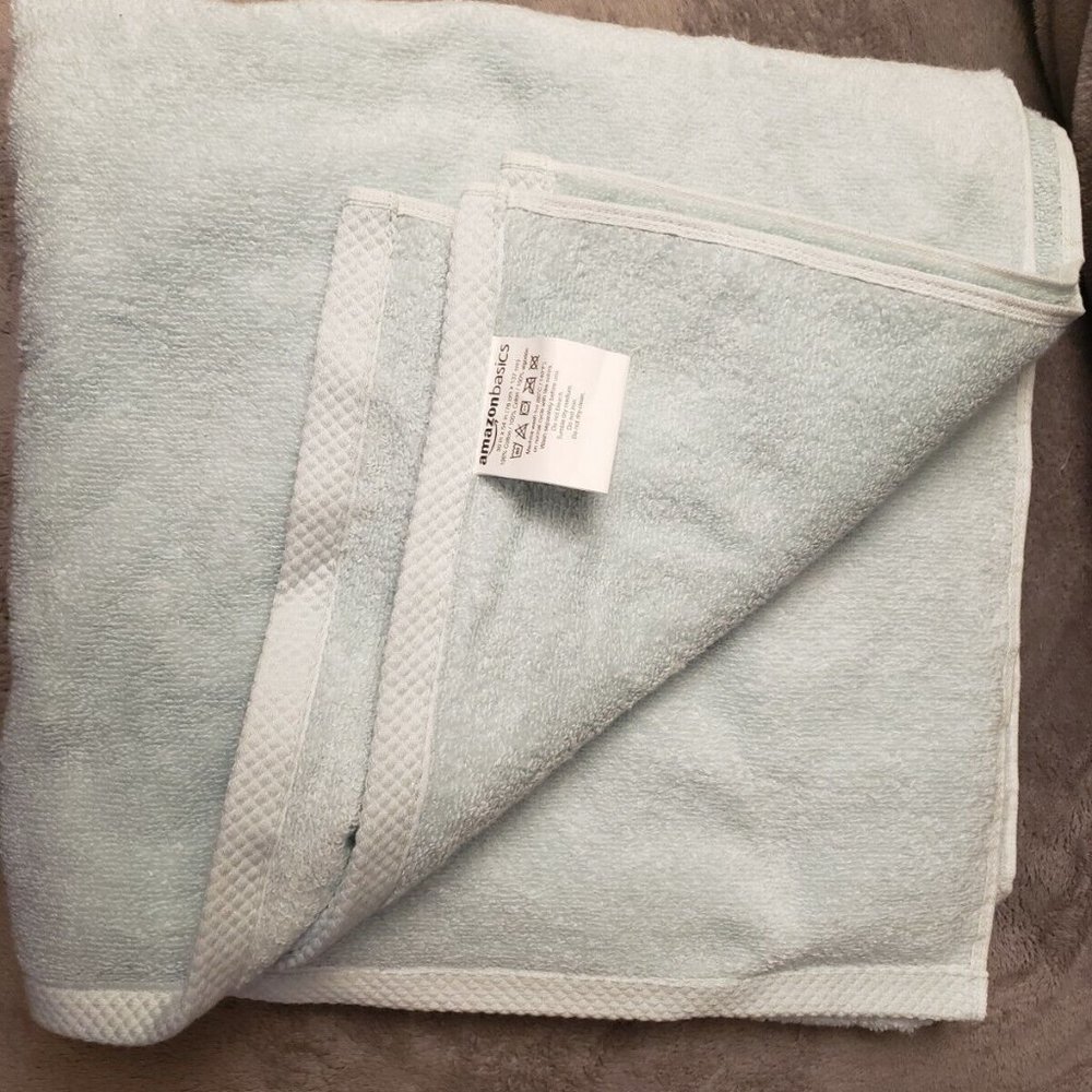 AMAZON BASICS 30" x 54" Quick-Dry Luxurious Soft 100% Cotton Towel New no Tags